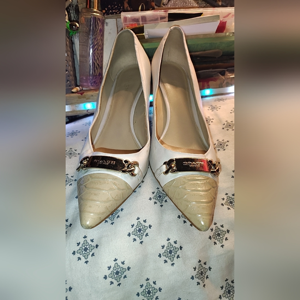 Auth Coach Bowery Women's Tan Beige Pumps